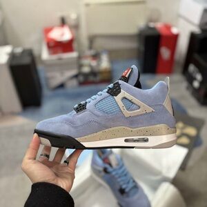 Jordan 4 Retro University Blue (GS) Nike High-Top Air Jordan 1s